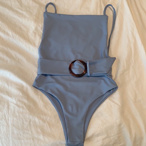 Cheeky belted one-piece swimsuit - Picture 6 of 8
